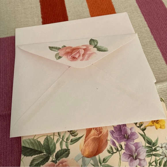 Vintage Carlton Note Cards Rose/ Floral Theme Set of 8 Note Cards & Envelopes - Picture 3 of 4